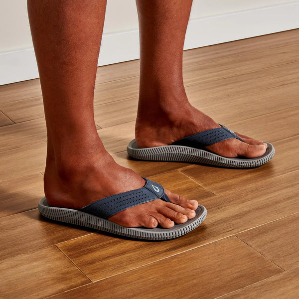 side view of mens ulele sandal