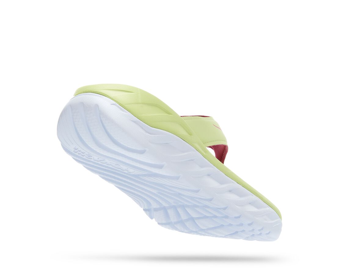 You just gave it all in that race and now your feet need some care, pronto. Enter the Women's ORA Recovery Flip. It features Hoka One One's oversized midsole and Meta-Rocker into a flip flop and improved the toe straps with a more anatomically friendly fit. It hugs the foot and provides sleek comfort and support. Your tired feet just got rescued. You’re welcome.