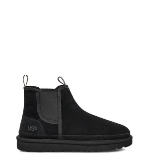 The Men's Neumel Chelsea from Ugg combines premium materials and effortless style. Made of rich suede, it's lined in a wool blend and finished with a durable Treadlite by UGG sole offering lightweight comfort and a flexible feel wherever you go.