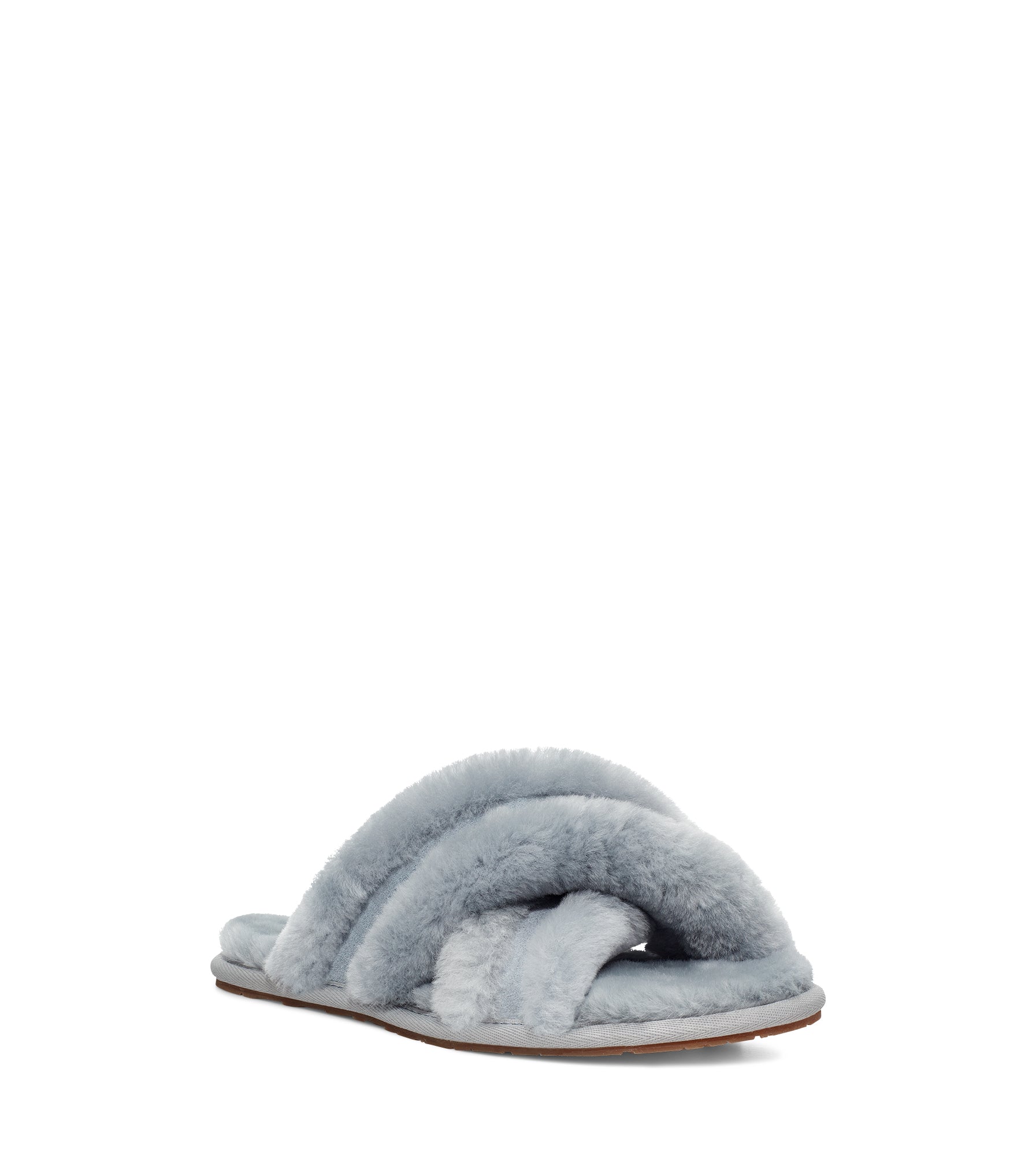 The Women's Ugg Scuffita is a house slipper featuring the same soft sheepskin and a molded rubber outsole of the well know Scuffette. This updated version features fluffy cross-straps and rich suede overlays, it pairs perfectly with robes and loungewear for weekend relaxation.