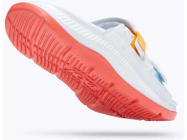 Back angled view of the Unisex Ora Luxe Recovery Slide from HOKA in the color White / Camellia