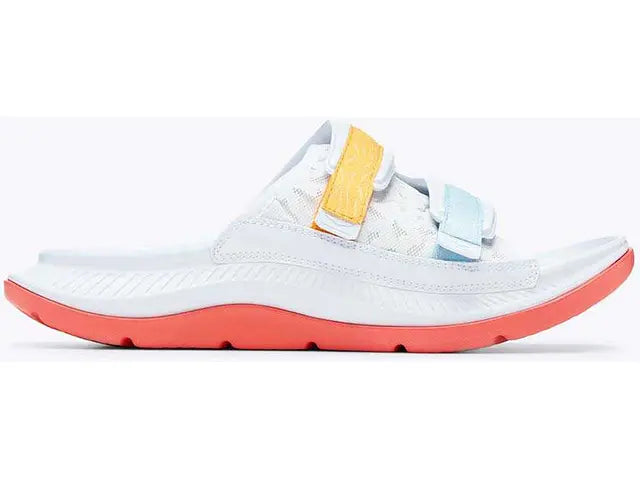 Lateral view of the Unisex Ora Luxe Recovery Slide from HOKA in the color White / Camellia
