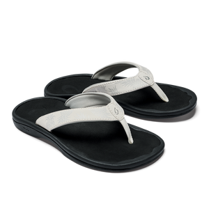 In Hawai‘i, ‘ohana isn’t just immediate family; an ‘ohana is a sanctuary of friends and family where you can just be yourself. With that in mind, OluKai has crafted the classic Women's ‘Ohana, your go-to choice for everyday style.