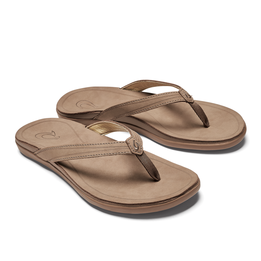 The upper of the OluKai 'Aukai is made from an elegant full-grain leather with a soft breathable lining.  The footbed is made from a premium full-grain leather that's designed to provide all-day support for a modern look and feel.