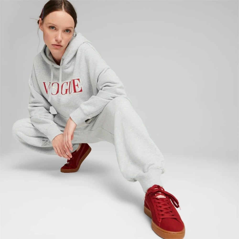 The latest drop of PUMA x VOGUE is here to celebrate the spirit of fashion and sport. Classic silhouettes are given stylish updates in this Vogue editor-approved collection. For these sweatpants, we’ve given the fashion mag a comfy-casual, exercised approved makeover. So, lounge, jog, or hit the town in them.