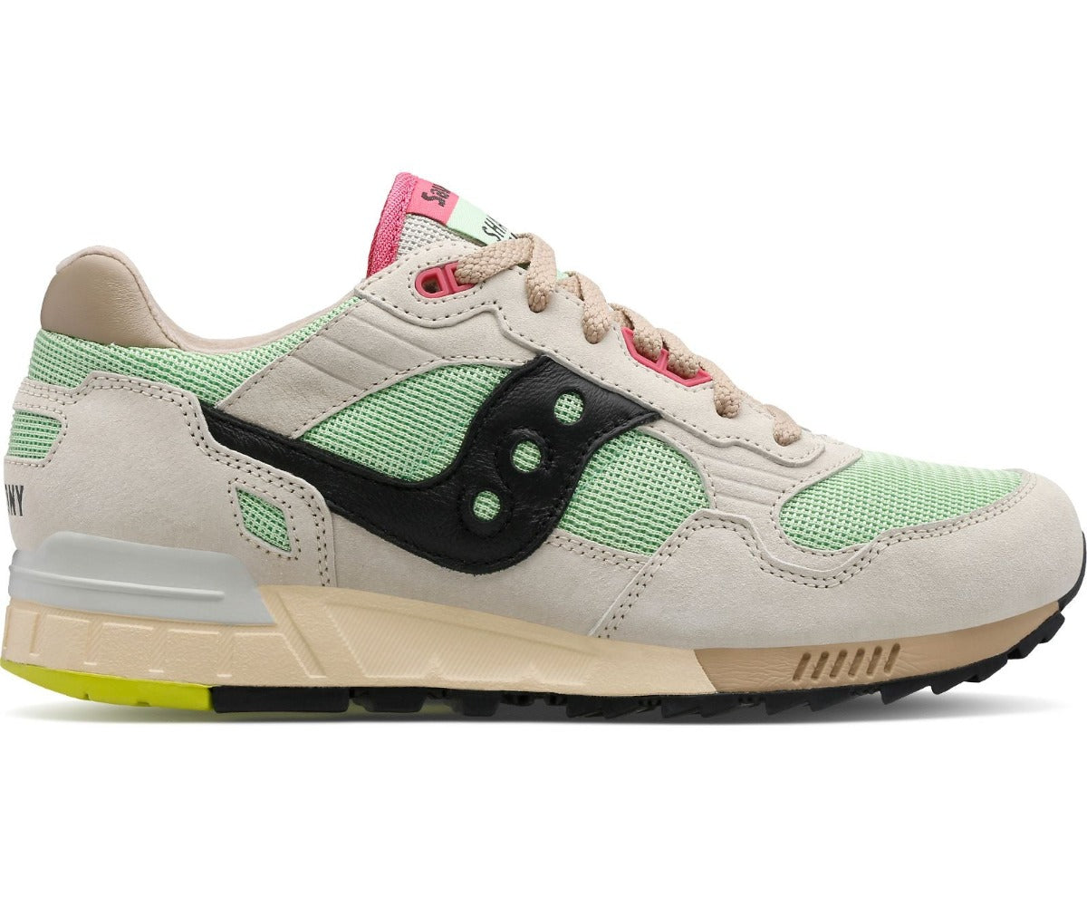 Performance was in mind when this shoe debuted in the Saucony Running Line in the 80s, but now it’s all about looks and comfort. The Women's Shadow 5000 has both of those in spades, and will keep your sneaker game fresh with these on-point colorways.