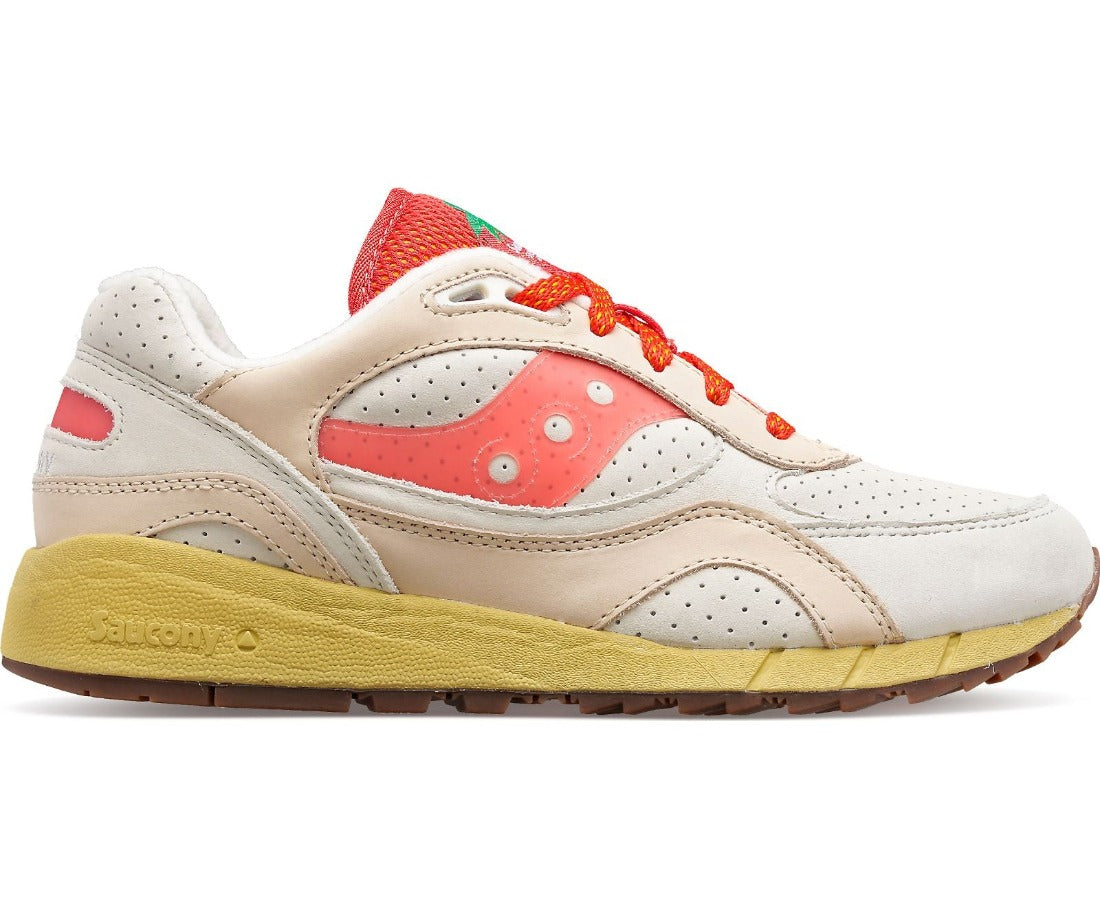 A sweet pair of kicks that pays homage to this decadent dessert. The Saucony Shadow 6000 NY Cheesecake takes all the best parts of this NY classic and serves them up as a Saucony Classic.