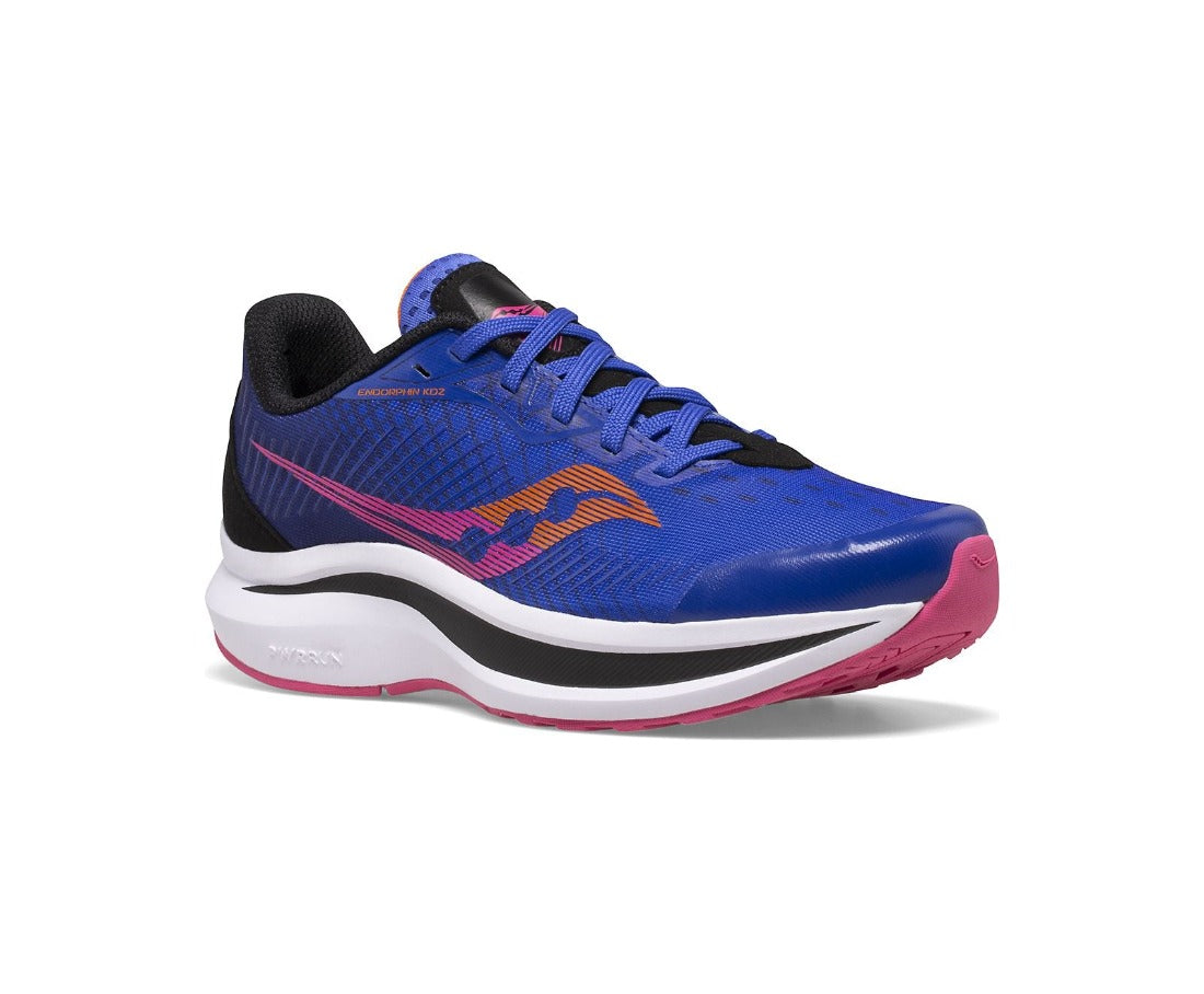 This Endorphin Kids shoe from the diagonal view shoed the great light blue color highlighted with a pink outsole adn logo