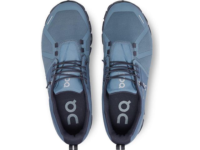 Top view of the Men's ON Cloud 5 waterproof shoe in the color Metal / Navy