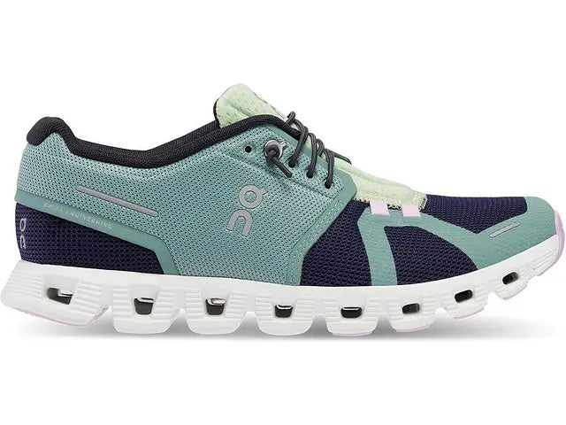 Lateral view of the Women's Cloud 5 Push by ON in the color 