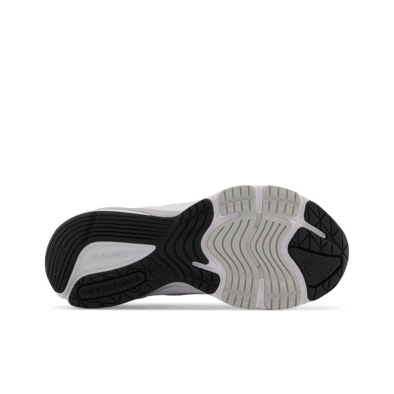 The outsole of the Kid's 990 is shaped just like the adult version to provide the best grip and movement possible  