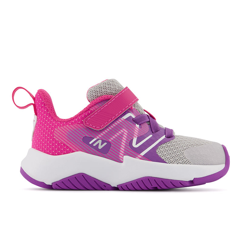 The bold Rave Run V2 kids’ running shoe from New Balance delivers plush comfort with a cool, youthful vibe. The mesh upper is lightweight and breathable, featuring a no-sew tip for durability and no-sew saddle for midfoot support.