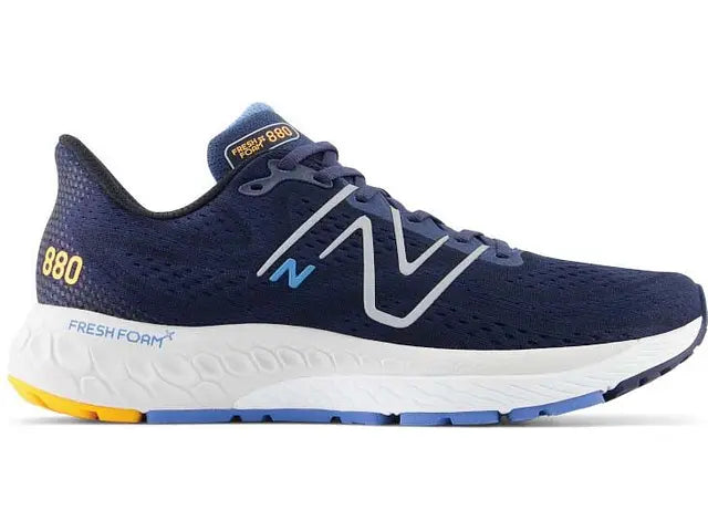 Lateral view of the Men's 880 V13 by New Balance in the color NB Navy