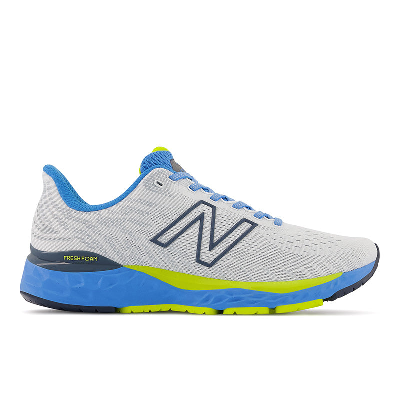 The Men's New Balance 880V11 is built for the runner who craves a proven running shoe that will confidently deliver ever day. Designed for comfort, the Fresh Foam midsole helps provide a plush underfoot ride, while the responsive top-bed foam creates the ultimate soft experience. With engineered double jacquard mesh to allow for an intuitive, soft fit that doesn't restrict running, your feet will thank you for wearing this shoe.