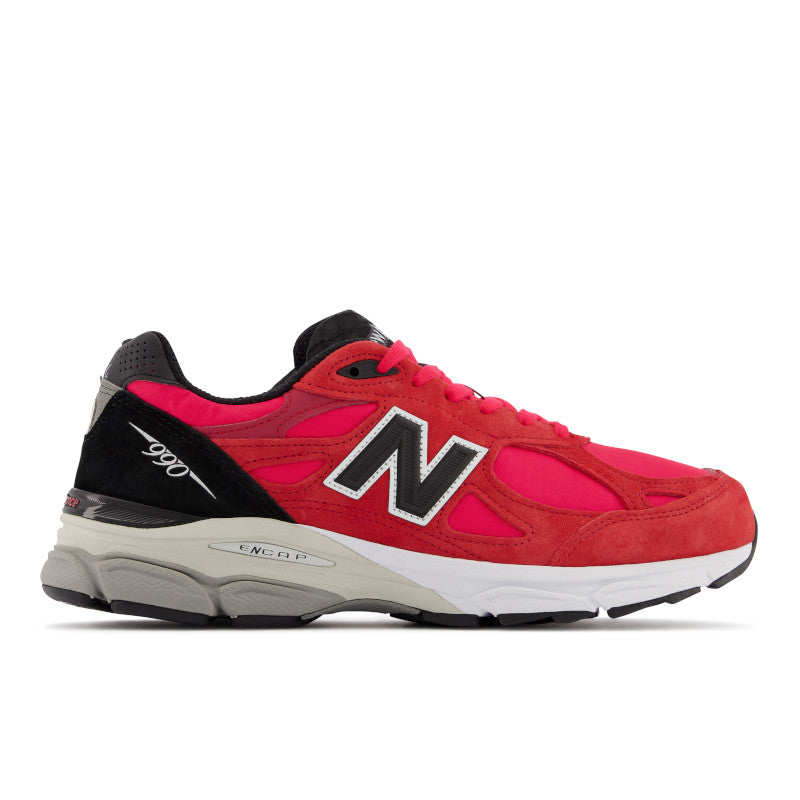 Lateral view of the Men's New Balance 990 V3 in Red