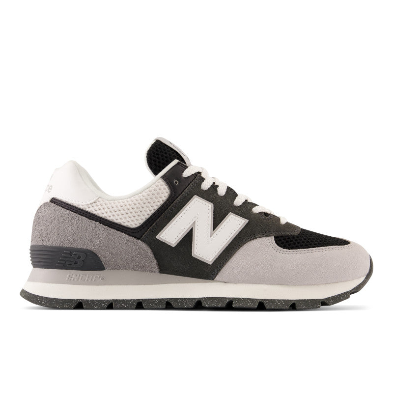 Lateral view of the Men's New Balance 574 lifestyle shoe in the color Black/Grey