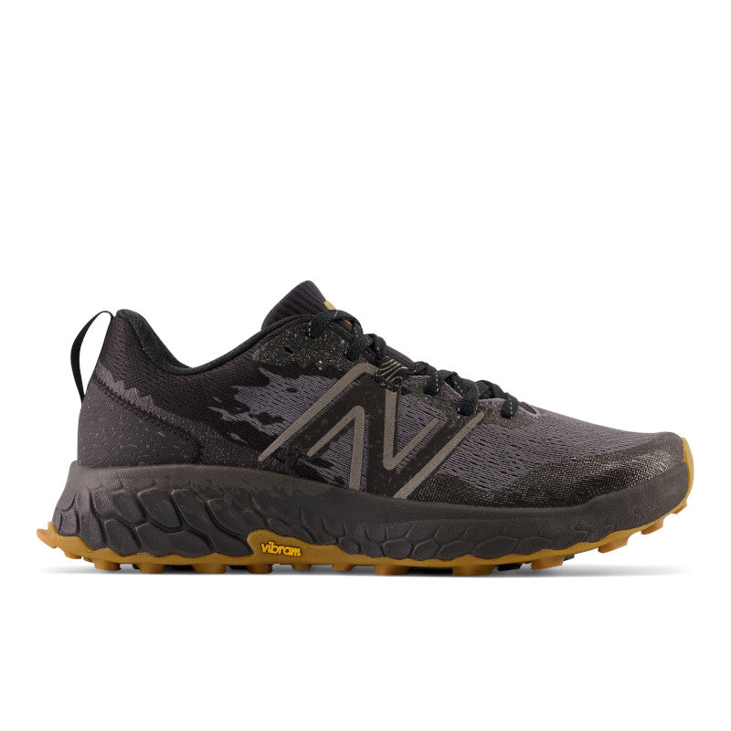 Lateral view of the Men's Hierro V7 trail shoe by New Balance in all black
