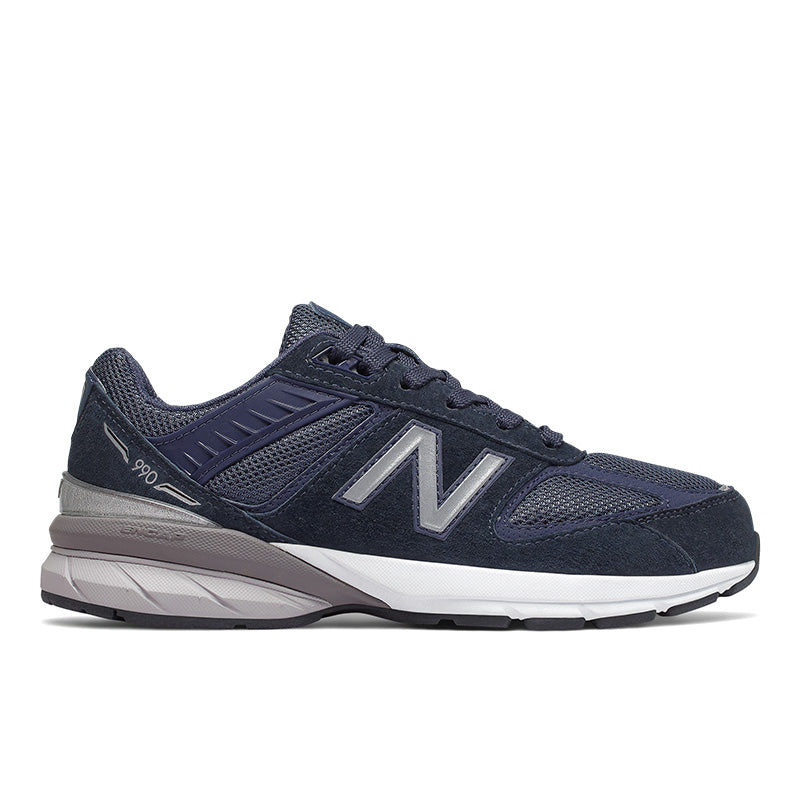 Worn by legends in the making: the New Balance 990v5 kids' sneaker blends modern comfort and iconic style for an everyday a go-to. For school, weekends and beyond, this scaled-down version of one of the classics makes a standout statement – just like the original.