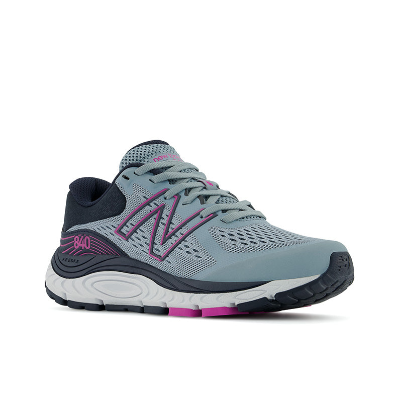 Front angle view of the Women's New Balance 840 V5 in the color Cyclone/Eclipse