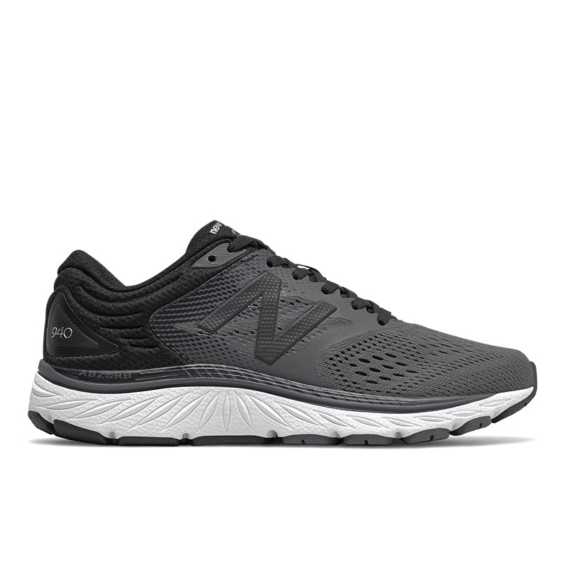 Lateral view of the Women's 940 V4 by New Balance in the color Black / Magnet