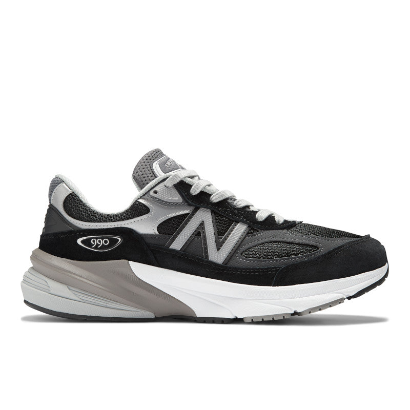 Lateral view of the Women's New Balance 990 V6 in Black/White