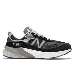 Lateral view of the Women's New Balance 990 V6 in Black/White