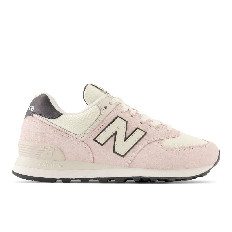 The 574 from New Balance is one of the most classic shoes of all time. This women’s throwback sneaker is a symbol of ingenuity and originality — no matter how you wear it